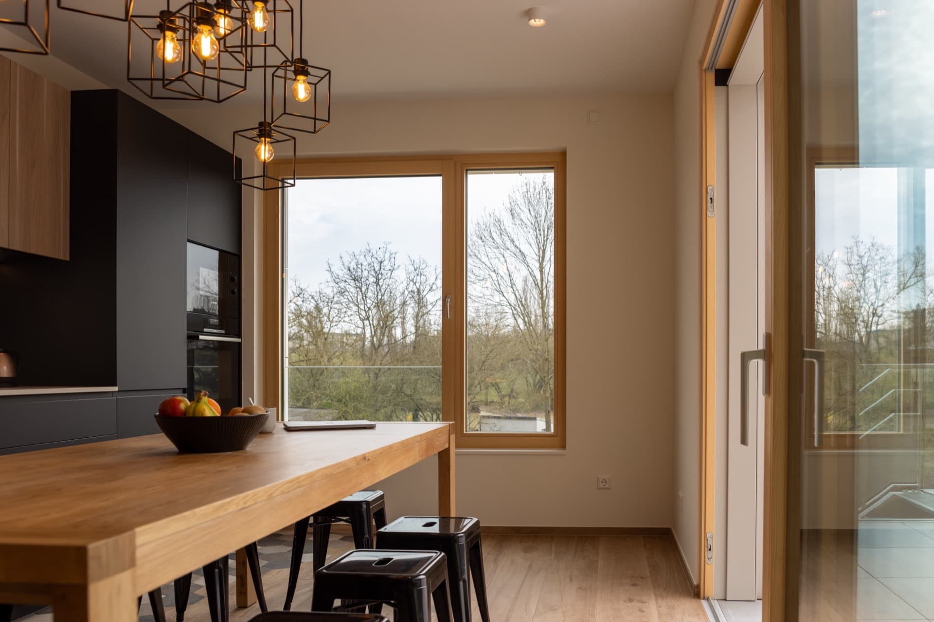 Picture depicting a fully equipped kitchen in a shared house for rent in Luxembourg city.